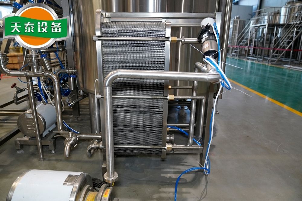 山東新太阳城·(中国)官方网站啤酒設備 精釀啤酒設備 啤酒板式換熱器 麥汁冷卻降溫